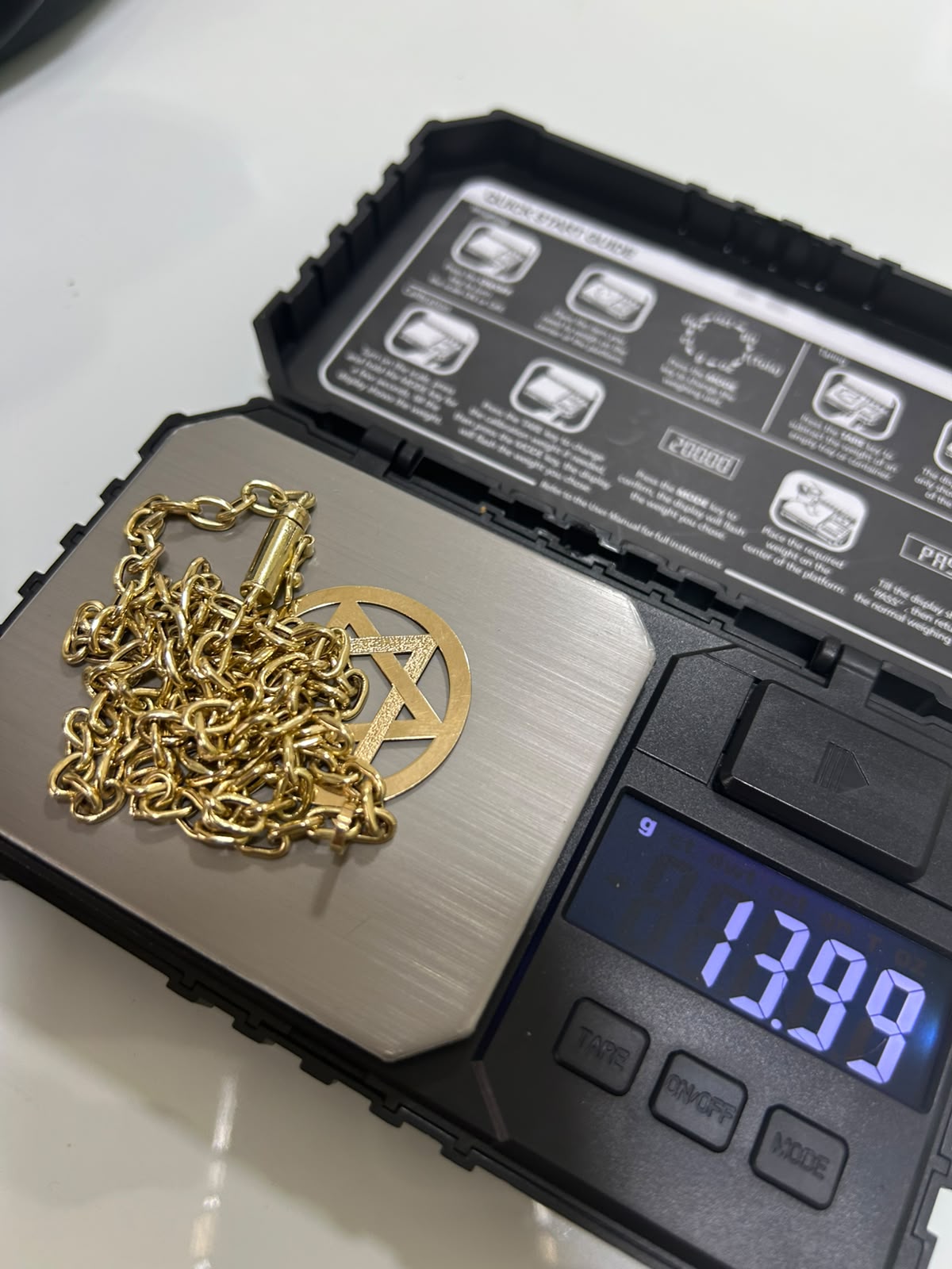 Corrente com pingente em ouro — 13,99 g
